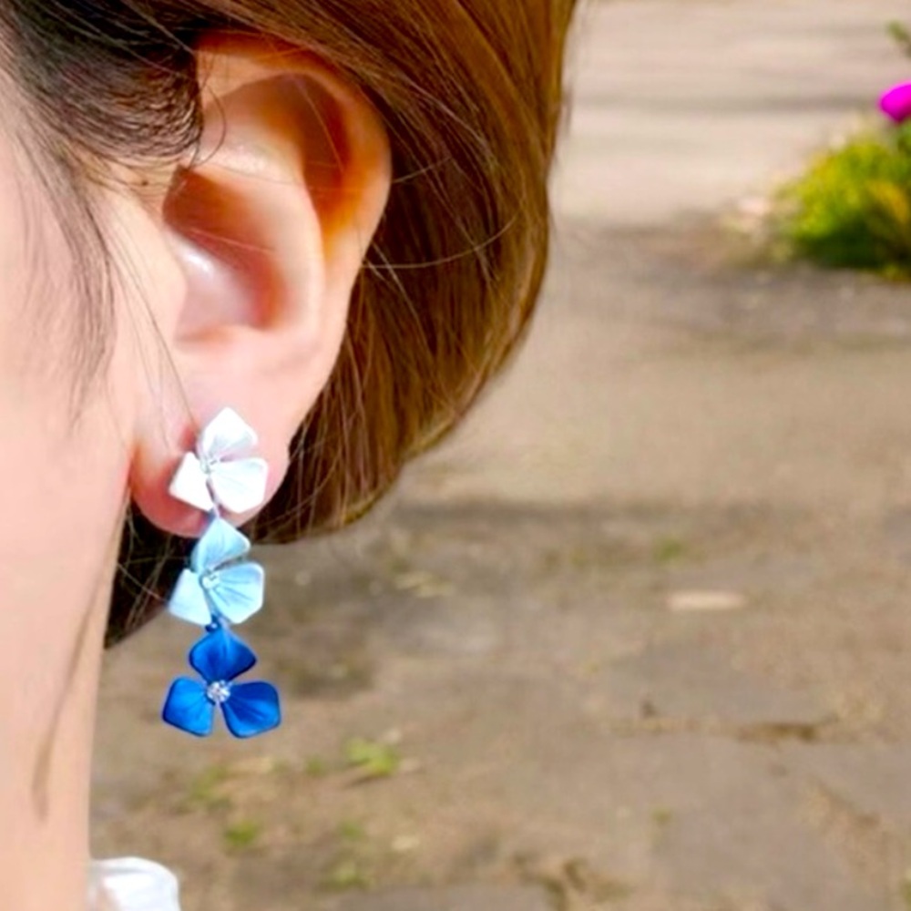 Blue/white Gradient Alloy Flower Design with imitation rhinestone Decor Earrings